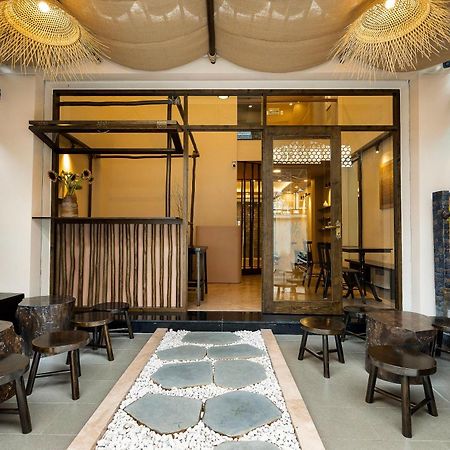 Готель Hemtouch House Хошимін Екстер'єр фото